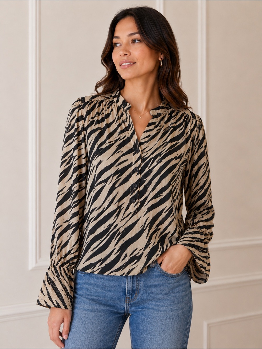 Banana Republic Women’s Zebra Print Popover Blouse - Sheer. Size: Petite Large